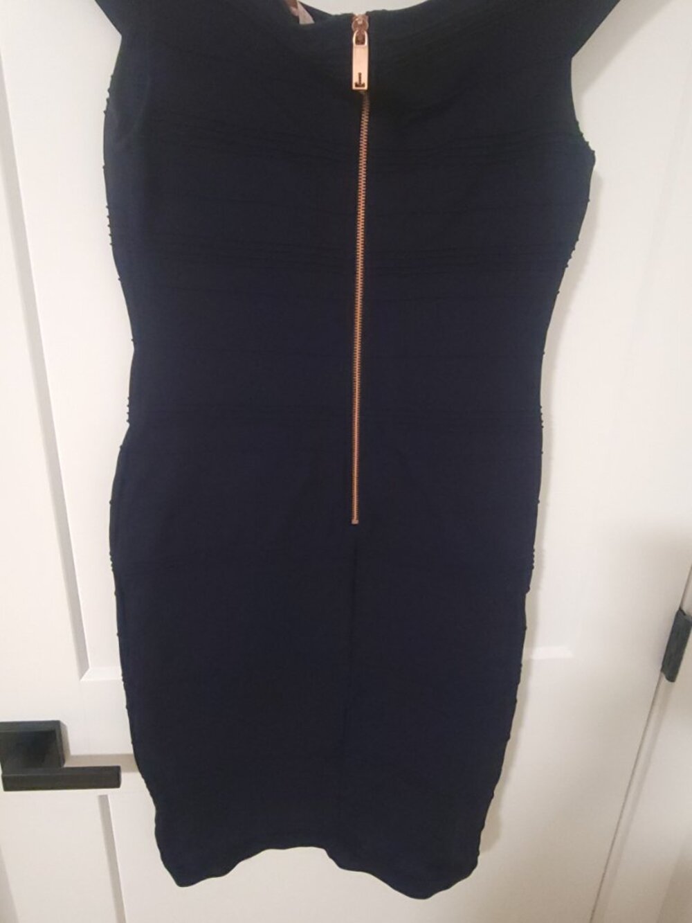 Ted Baker Off-The-Shoulder Bandage Midi Dress - Navy Blue & Rose Gold Size 3/US8 - Picture 4 of 5